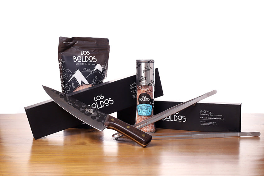 Pack Asado Esencial - Cuchillo Chef + Pinzas + Molinillo Sal + Sal Parrillera