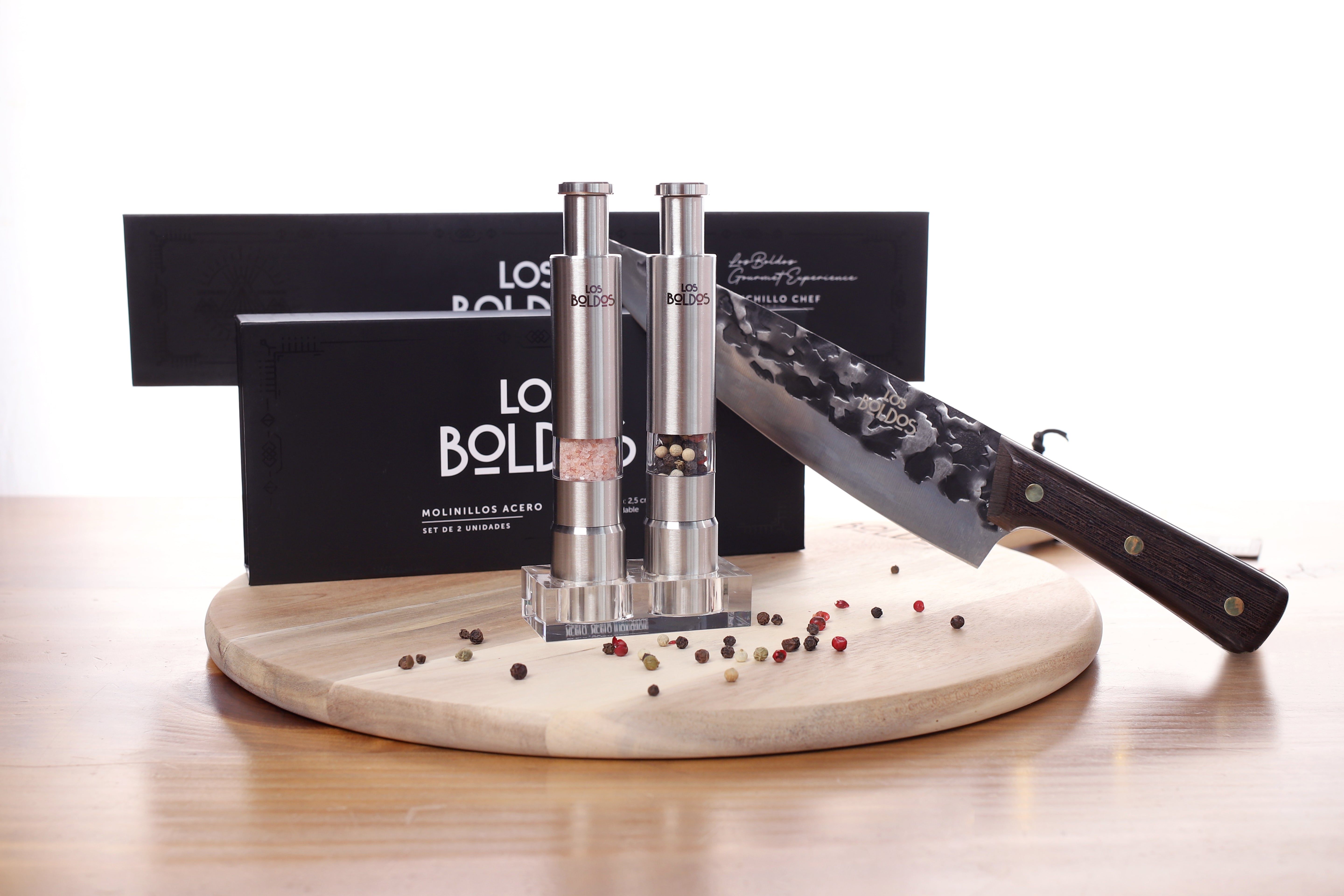 Pack Regalo Boldos - Molinillos Set + Tabla Acacia Pizza + Cuchillo Chef